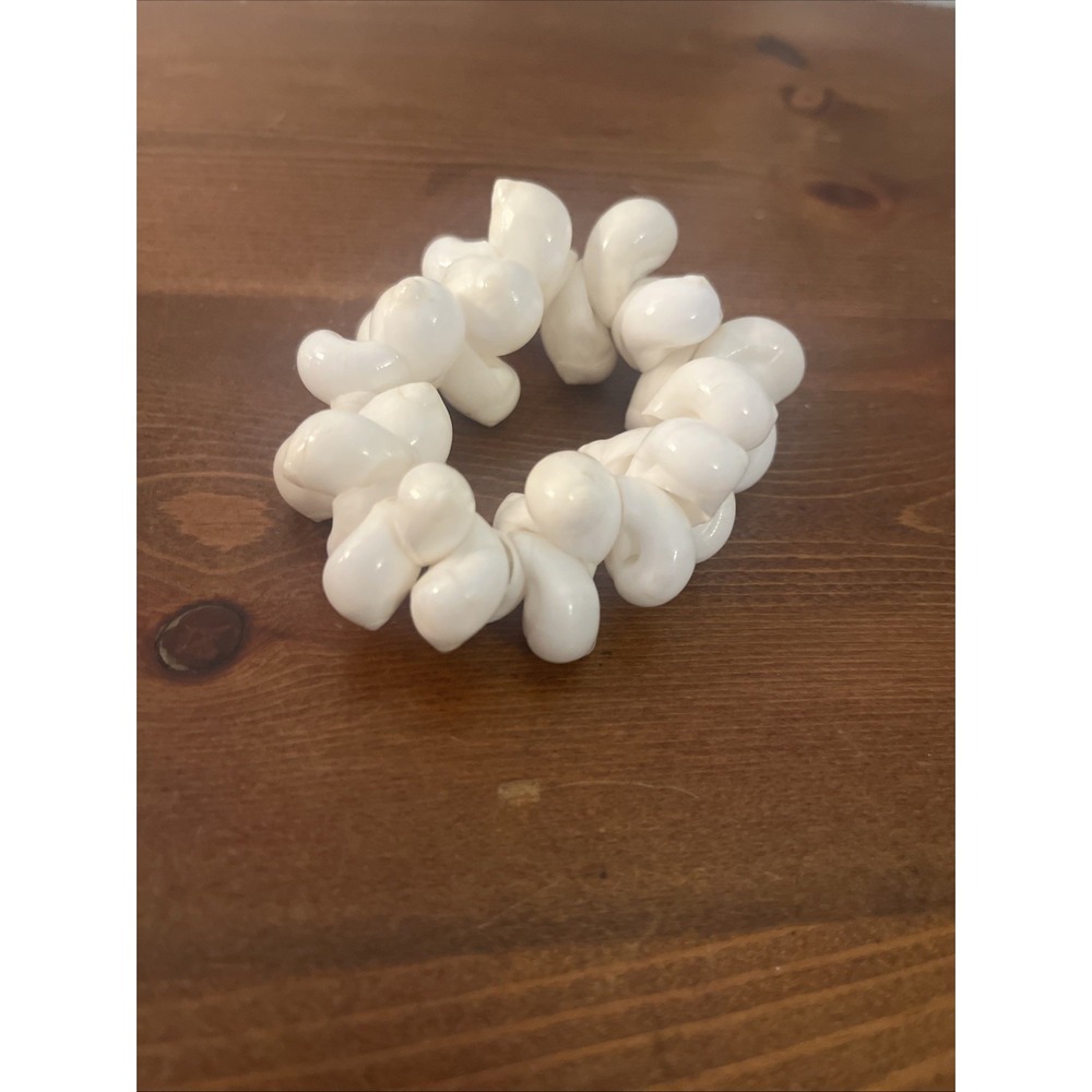 Mini White‎ Shell Elastic Bracelet - Picture 3 of 3